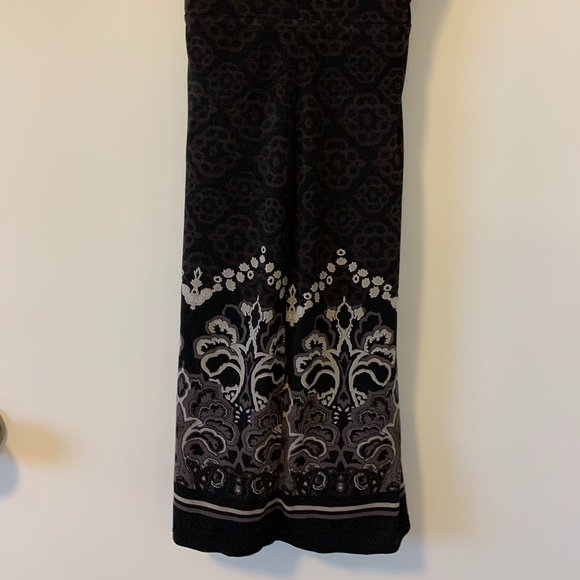 Le Chateau Printed Short Sleeve Dress - Picture 9 of 14